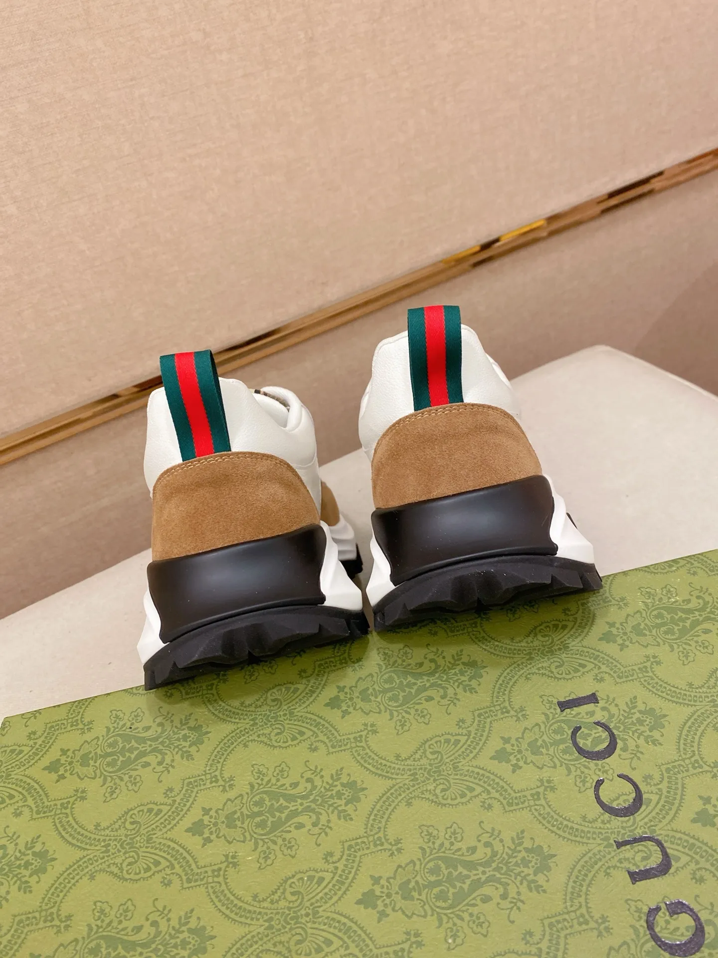 Men's clothing and shoes💰:462💰 (GUCCI) The latest model from the official website🎁🎁Casual and fashionable men's shoes👟, hot style💥The version is simple and elegant, exclusive for trendy men. The unique latest brand elements from the official website👑Original Gucci decoration, fashionable and generous, the fabric is original cowhide ✅Mesh breathable lining, the official website specifies wear-resistant casual outsole, the classic model is taken in kind at the counter🎬38-44 (can be customized for 45 non-refundable)